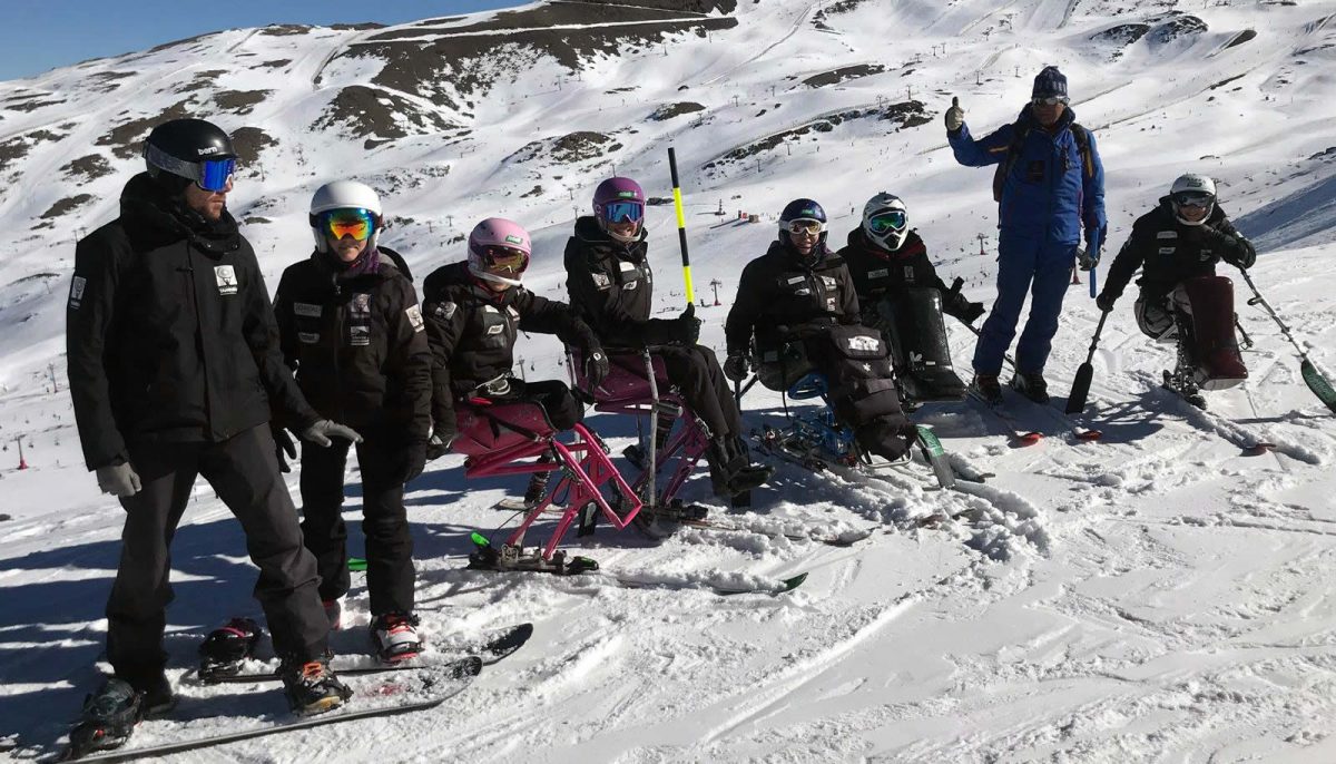 Equipo Fundación También Competición Esquí & Snowboard durante los entrenamientos en Sierra Nevada: Jaime Hernández, Paula Hormaeche, Audrey Pascual, Irene Villa, Nathalie Carpanedo, Pablo Tovar, Andrés García y Mariluz del Río.