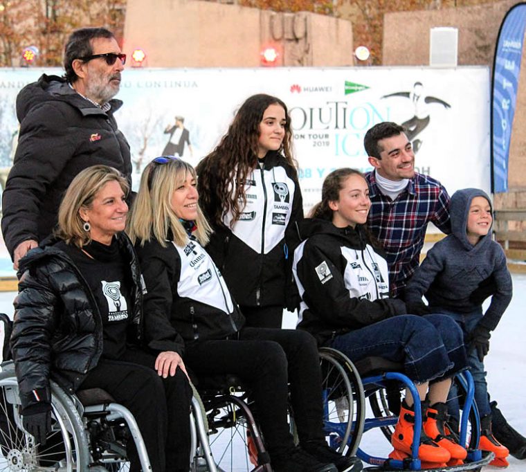 Tarde de patinaje inclusivo con Javier Fernández en la Pista de hielo de Colón.