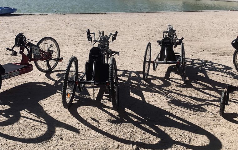 Material de la Escuela de Ciclismo Adaptado Fundación También en el Parque Juan Carlos I