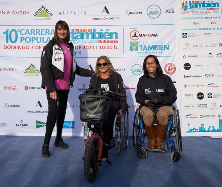 Teresa Silva, presidenta de la Fundación También, con la medallista paralímpica Teresa Perales e Irene Villa, madrina de la 10 CPMTS.