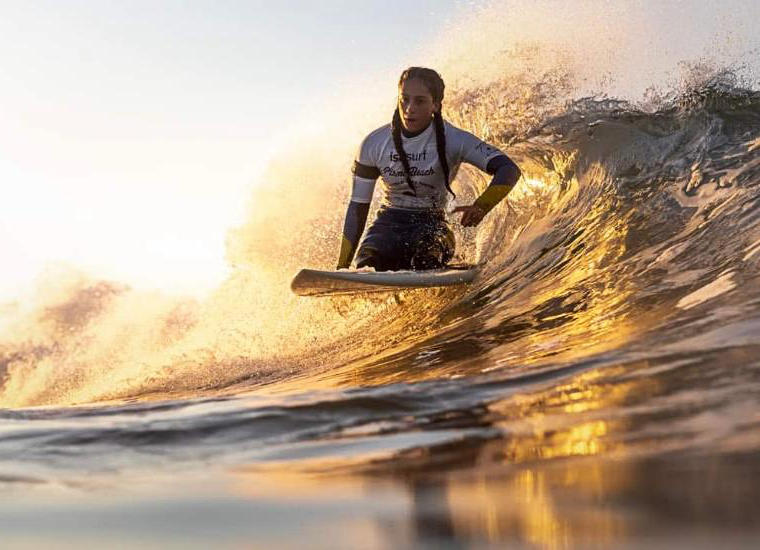 Audrey Pascual, del Equipo de Surf Adaptado de Fundación También, medalla de bronce en la categoría "kneel" del ISA World Para Surfing Championship 2021