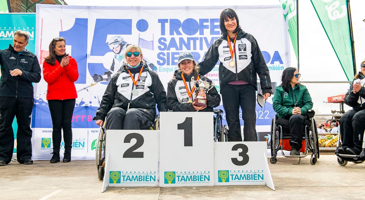 Podio del 15º Trofeo Santiveri Sierra Nevada de Esquí & Snowboard Adaptado