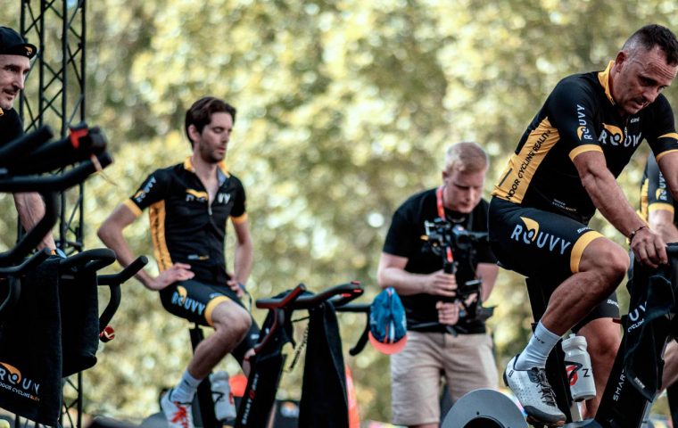 Rouvy celebra La Vuelta 2022 Virtual y apoya con una donación a la Fundación También