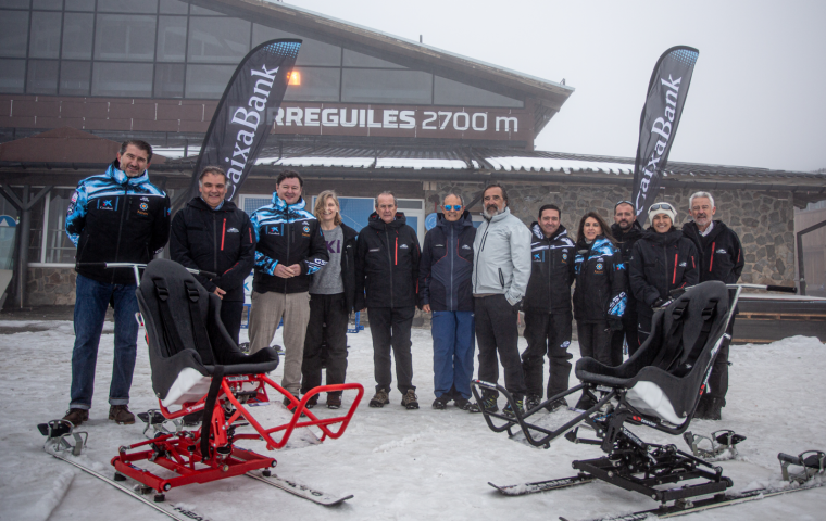 Representantes de CaixaBank, Cetursa, Fundación También en la estación de esquí de Sierra Nevada