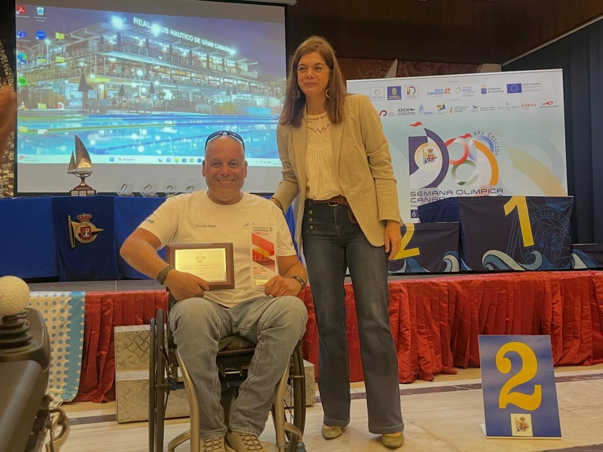 Jordi Cargol recibe el título de campeón de la Copa España 2.4mR