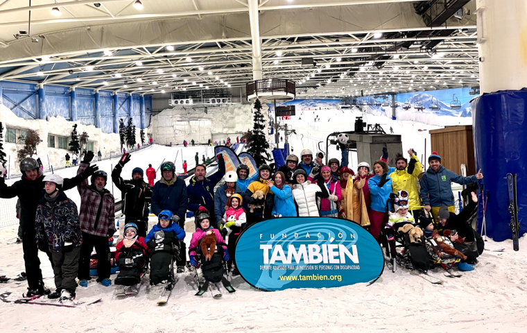 Foto de grupo del curso de iniciación: participantes y voluntarios