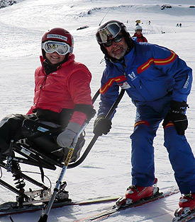 Inclusi�n sobre blanco. Cursos de esqu� alpino adaptado 2014-2015 en La Pinilla (Segovia) y Sierra Nevada (Granada).