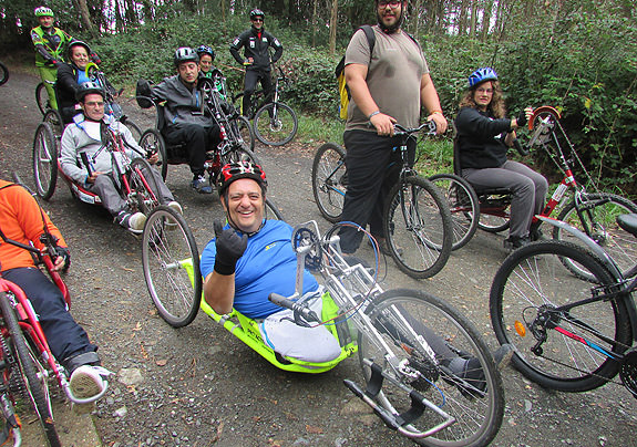 La Fundación También ha realizado la undécima edición del recorrido de ciclismo adaptado por el Camino de Santiago, con la participación de 40 personas con discapacidad.