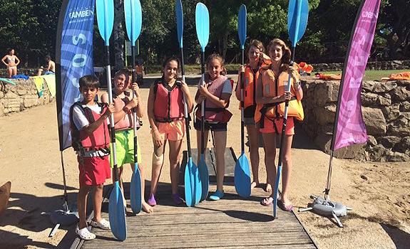 Actividades en la naturaleza. Ciclismo y piraguismo en Sevilla, ciclismo y senderismo en la Via Verde de la Jara, fin de semana de Multiactividad en Piedralaves, Campamento Inclusivo de Vela Adaptada y Multideporte en Orense, Descenso Adaptado del Sella.