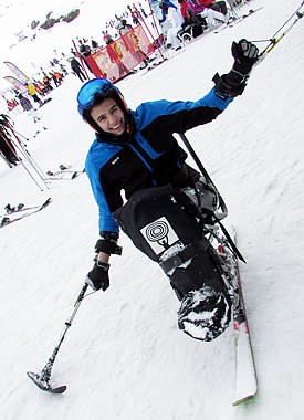 Arranca la temporada de esquí adaptado. Cursos de esquí y snowboard para todos los niveles y primeras pruebas del Equipo Fundación También de Esquí Alpino Adaptado que competirá en marzo en el 12º Trofeo Santiveri Sierra Nevada.