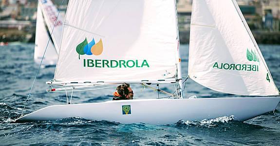 Cursos de vela y piragüismo, participación del Equipo de de Regatas en campeonatos nacionales y Campeonato del Mundo.