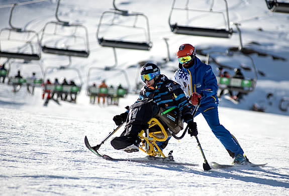 Con el invierno llegan las actividades de nieve de la Fundación. Cursos de esquí y competiciones del Equipo Fundación También Esquí y Snowboard.